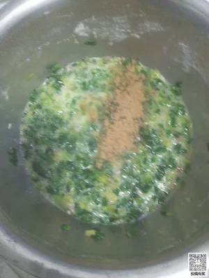 菠菜碎鸡蛋饼的做法步骤3