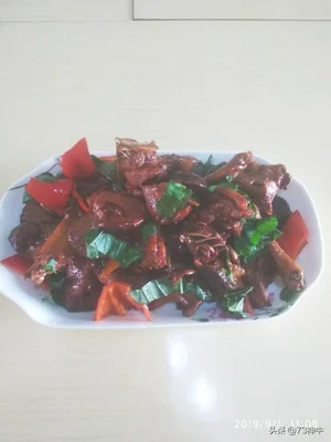 公鸡养多长时间比较好吃(公鸡养多久最好吃)