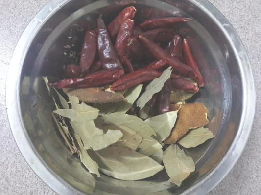 卤鸡爪的做法步骤2