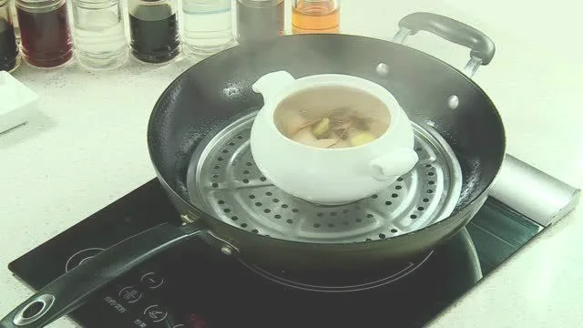 当归炖鸡汤的做法图文教程(鲜当归炖鸡汤的做法)