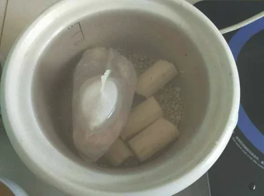 山药薏米排骨粥的做法步骤3