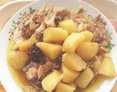 鸡肉炖土豆怎么炖好吃？鸡肉和土豆搭配,营养又健康!