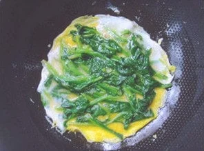 菠菜鸡蛋饼的做法步骤6