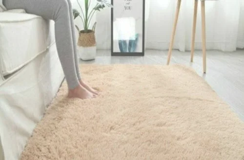 床边地毯的保养技巧是什么？