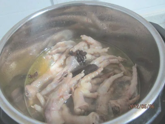 自制卤鸡爪的做法步骤6