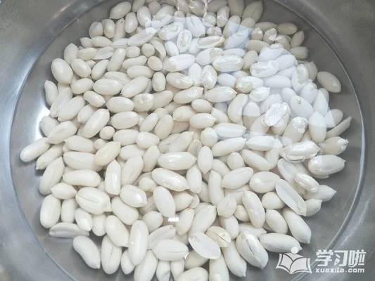 卤花生米的做法步骤2