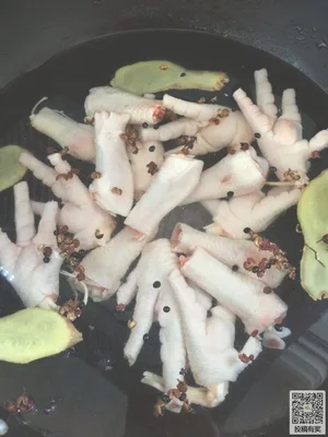 香辣鸡爪的做法步骤2