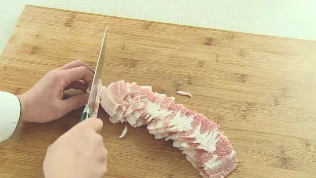 家庭版盐煎肉的做法步骤(家常盐煎肉)