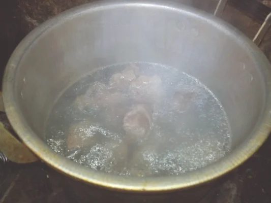银耳骨头汤的做法步骤3