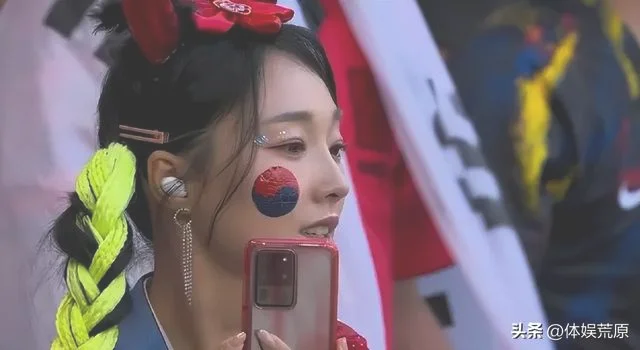 韩国主帅领到首张主教练黄牌