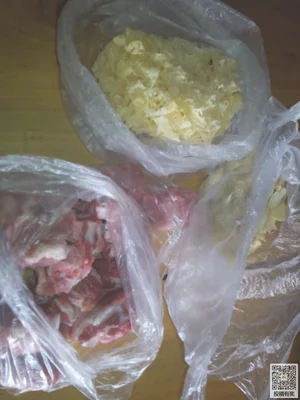 银耳骨头汤的做法步骤2
