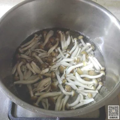 蟹味菇牛肉汤的做法步骤4