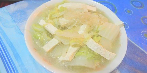 家常白菜粉条炖豆腐的做法介绍(白菜粉条炖豆腐怎么做好吃又简单)