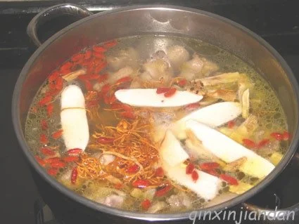 虫草花炖老鸡汤的做法步骤2