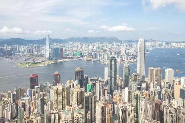 内地开发商扎堆开售香港豪宅(长江实业207.66亿港元出售香港一豪宅项目)