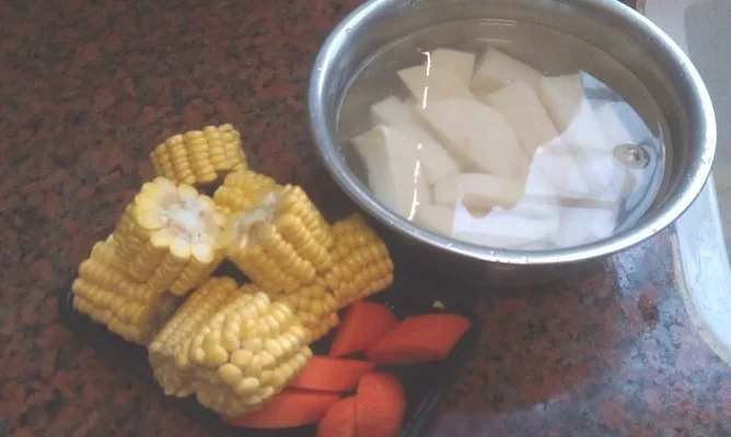 粟米大薯骨头汤的做法步骤3