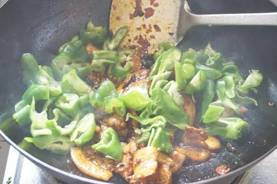 青椒豆豉盐煎肉的做法步骤7