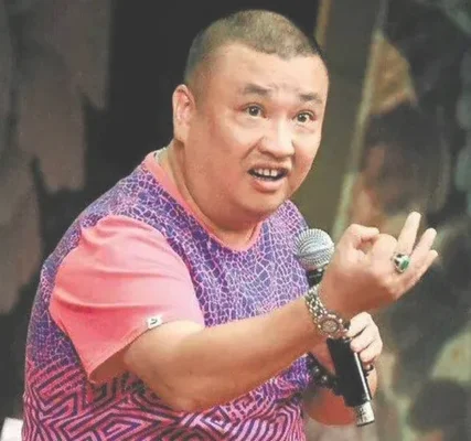 康伯扮演者去世(最后露面瘦骨嶙峋)