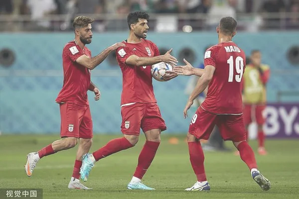 英格兰6-2伊朗(贝林厄姆成首位世界杯进球00后球员)