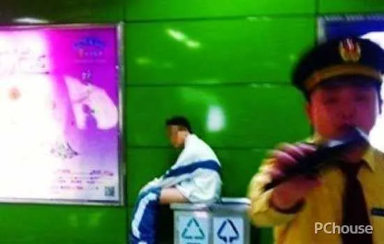 盘点地铁趣事 广州地铁惊现“大便男”_百科_卖场