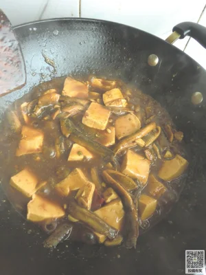 泥鳅炖豆腐的做法步骤12