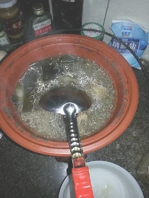 大骨头海带汤的做法步骤6