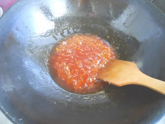 酸汤鱼锅的做法步骤5