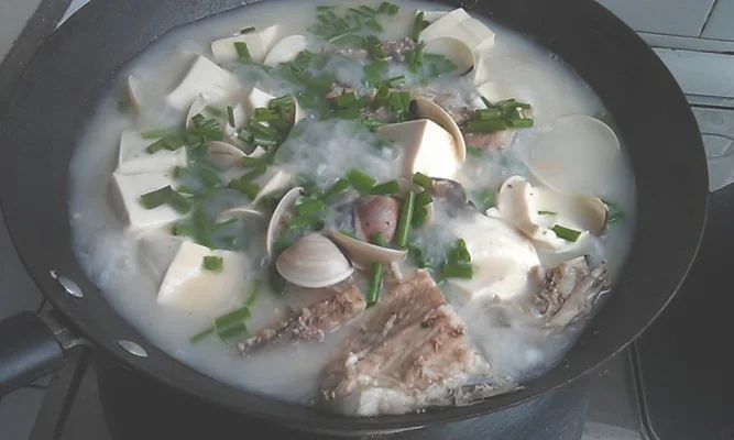 白贝豆腐鱼头汤的做法步骤8