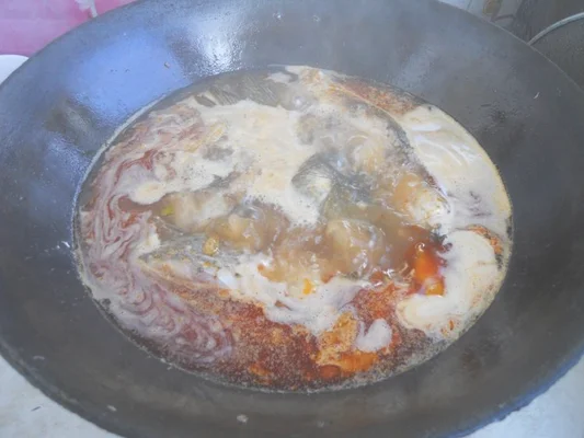 酸汤鱼锅的做法步骤8
