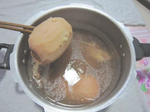 清香莲藕汤的做法步骤5