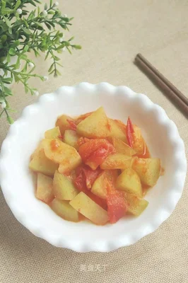 冬瓜炒西红柿怎么做好吃：冬瓜片先焯水吗？大厨教你一招,又脆又嫩!