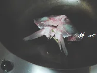 鸡毛菜滚鱼头汤的做法步骤4