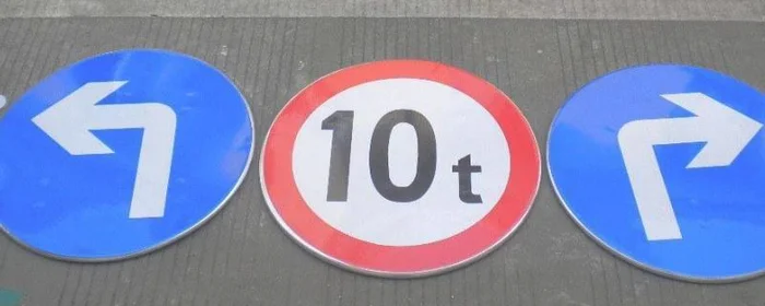 交通标牌标识牌的意思,交通路标牌的意思