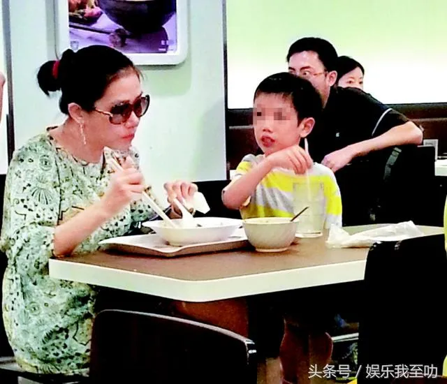 一代性感女神放弃爱情，改掉夜蒲坏习惯，一心赚钱救养子