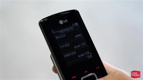LG“一碰你就脸红”的巧克力手机：13年后依旧让人心动