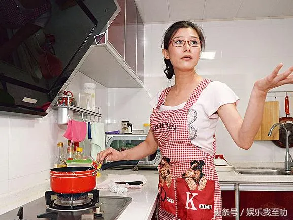 一代性感女神放弃爱情，改掉夜蒲坏习惯，一心赚钱救养子