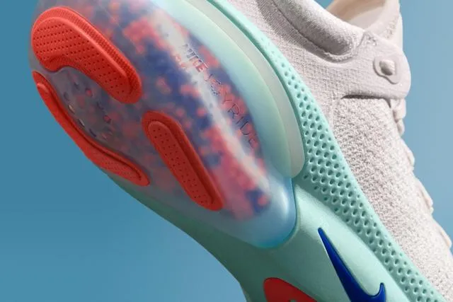 Nike全新旗舰跑鞋发布，流动的Boost出现了？
