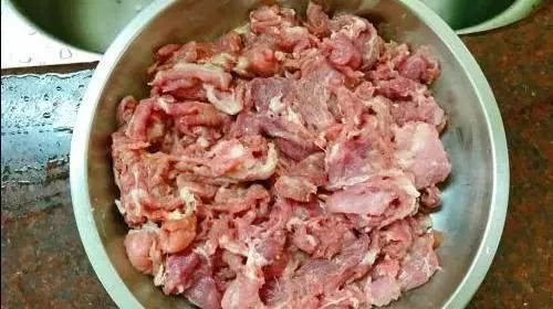 青椒炒肉，千万不要用生粉腌肉，老厨师教你怎么腌制，肉嫩滑不柴