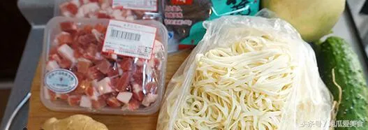 「炸酱面」炸酱面的家常做法 再也不愁一个人时不知道吃什么了