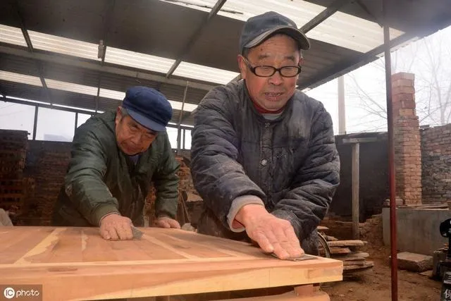 公司让我买断工龄走人，买断工龄是什么意思？