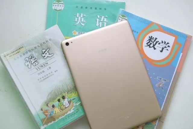 与昂贵的补习班说拜拜，一台步步高家教机就能满足所有需求