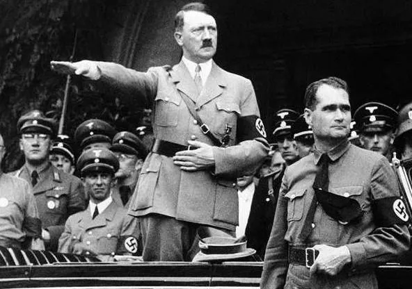 战争狂人希特勒到底是怎么死的？这里告诉你真相