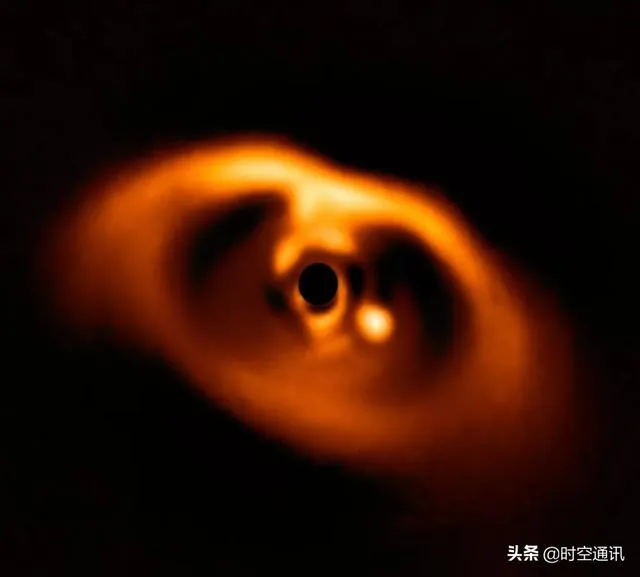 银河系中距离恒星最近的行星有哪些，它们为什么可以这么近？