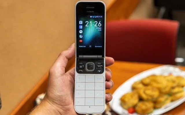 诺基亚再推翻盖手机，持续待机28天，售价仅700元
