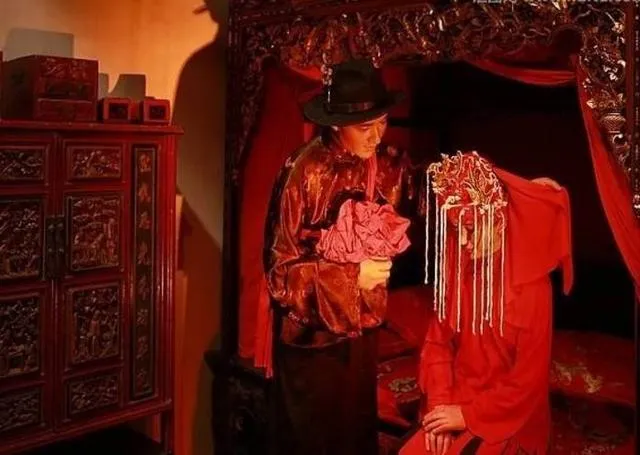 古代男子洞房花烛夜，须让妻子穿上一物才可以圆房，有意思！