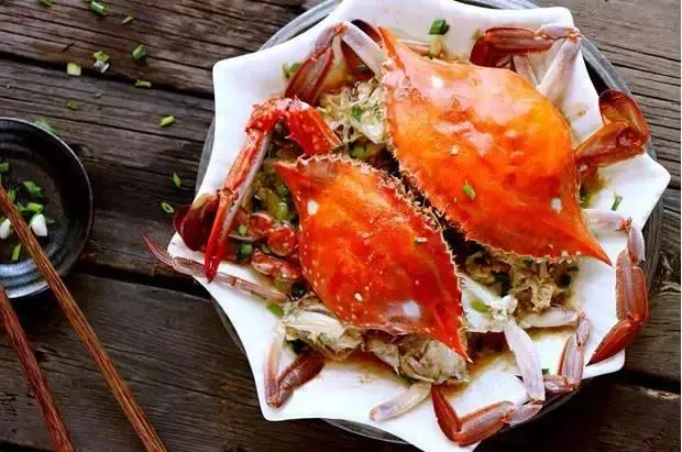 中秋吃螃蟹喝什么酒去寒气，吃螃蟹的8个禁忌你知道吗？