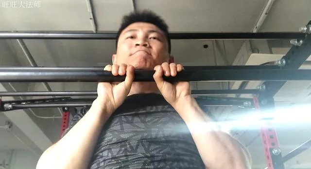 引体向上怎么做更轻松？用这3个姿势做，引体向上一点都不吃力