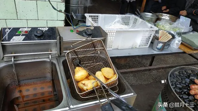 据说昭通洋芋有一百多种吃法，然而最简单粗暴的吃法最有味