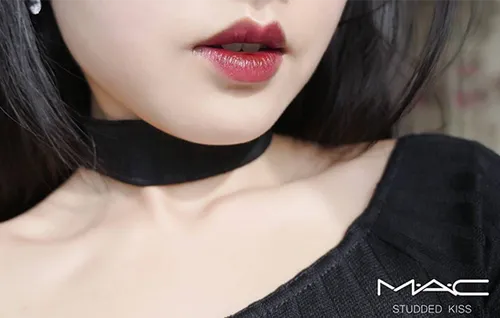 mac studded kiss