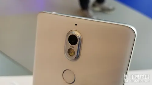 诺基亚7+